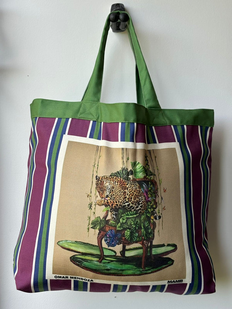 Cartera playera con obra impresa "Jaguar en el Sillón" del Artista Omar Mendoza